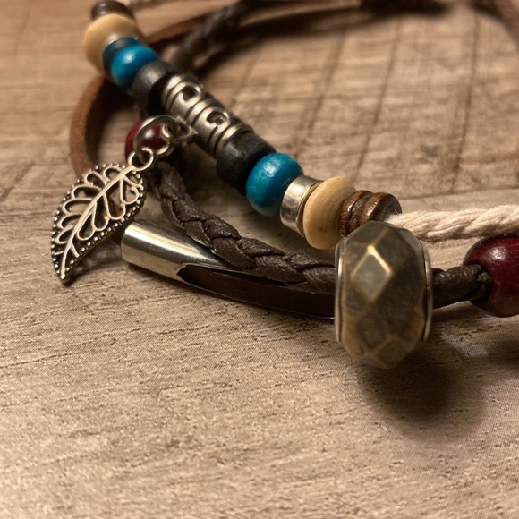 Pull string bracelet - Picture 3 of 4